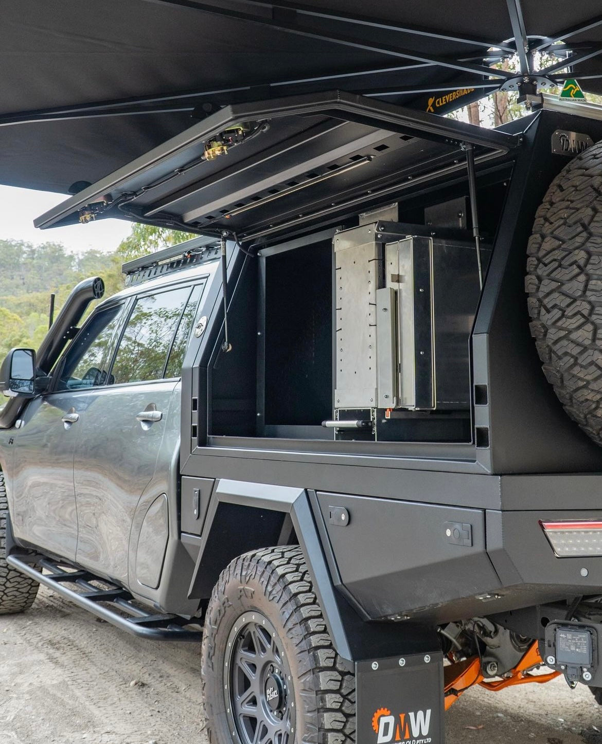 DMW canopy can you open tailgate with open awning?